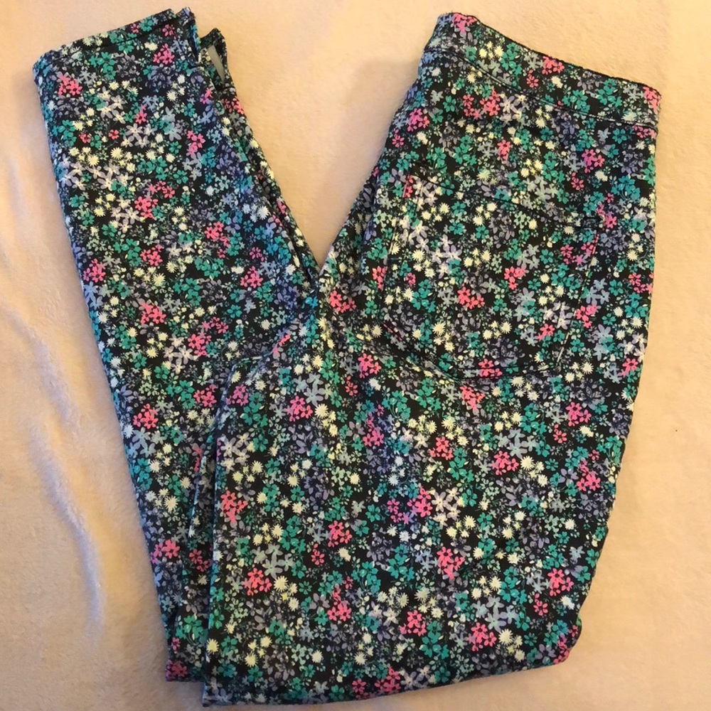 Bright, floral high waisted jeans!